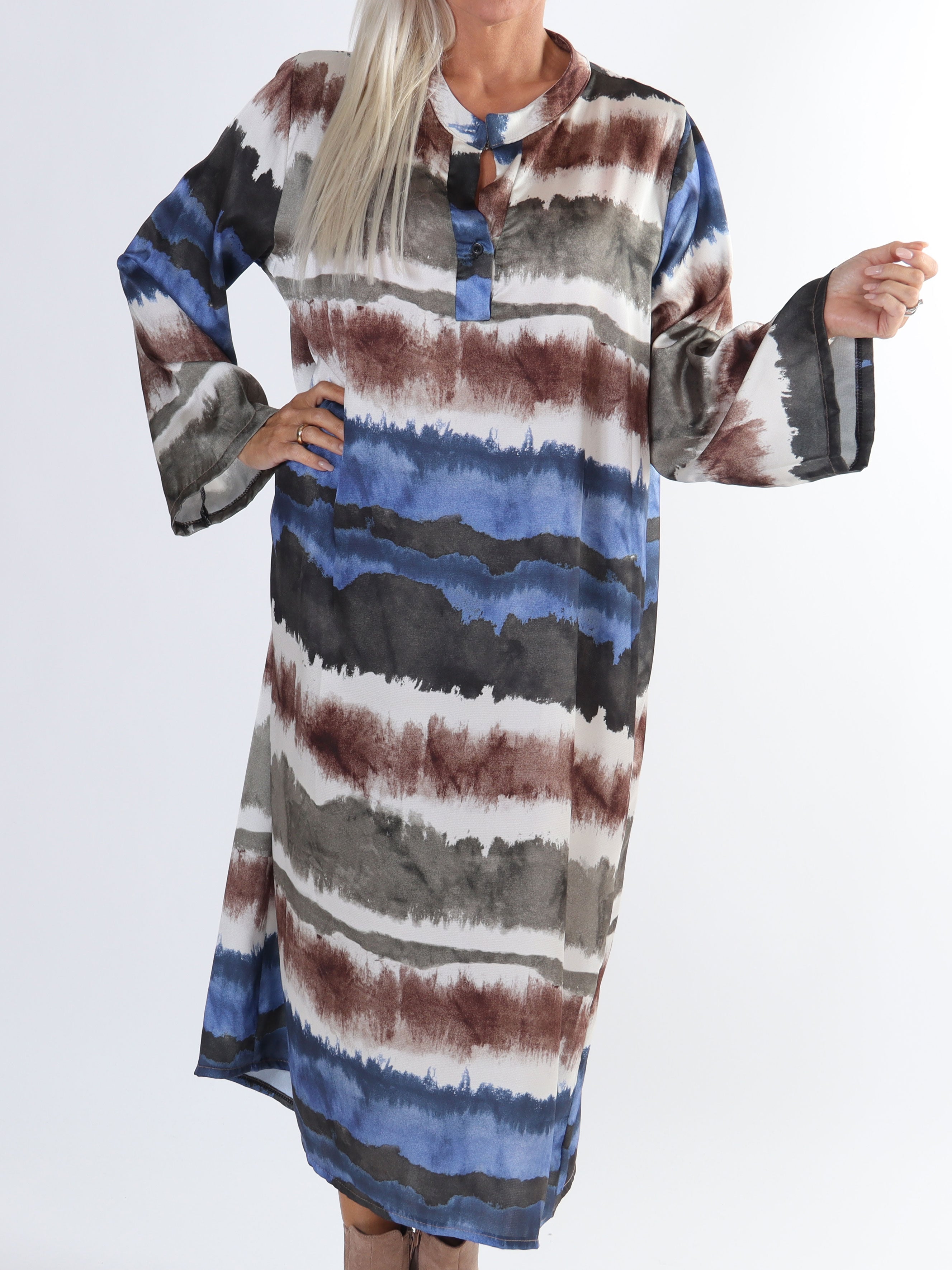 Merina - Lång plus size klänning i batikmönster